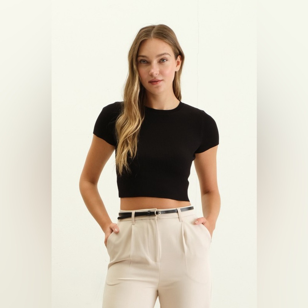 219B-BLACK. Ribbed Sweater Crop Top